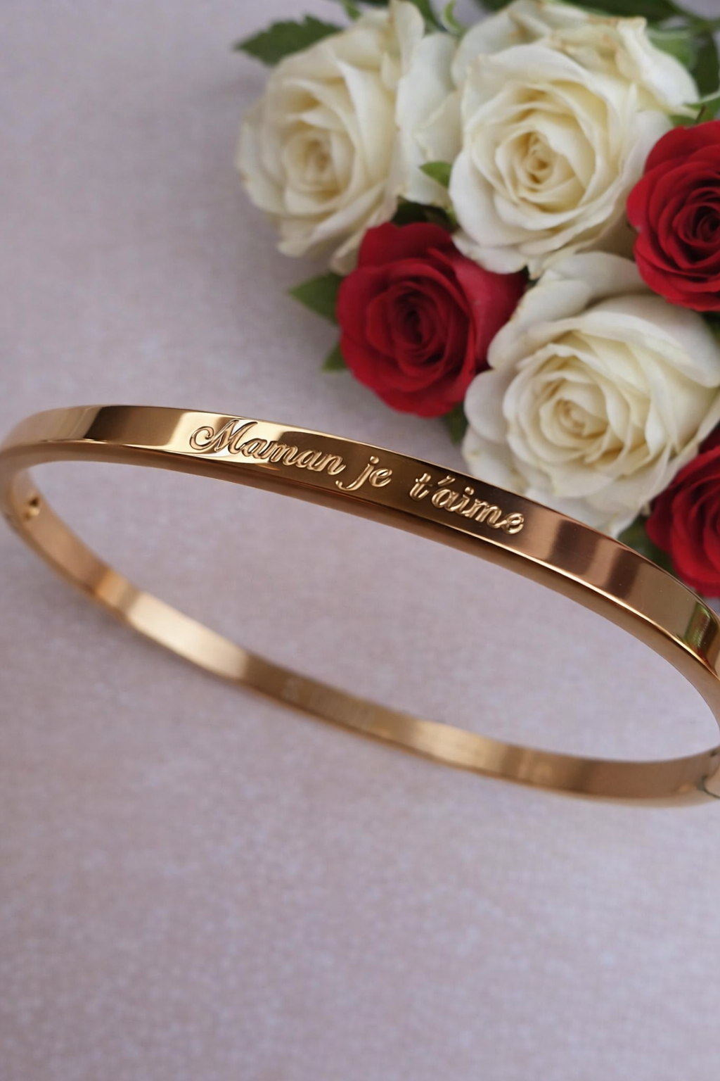 Bracelet jonc or rose gravé maman je t'aime, cadeau pour la fête des mères