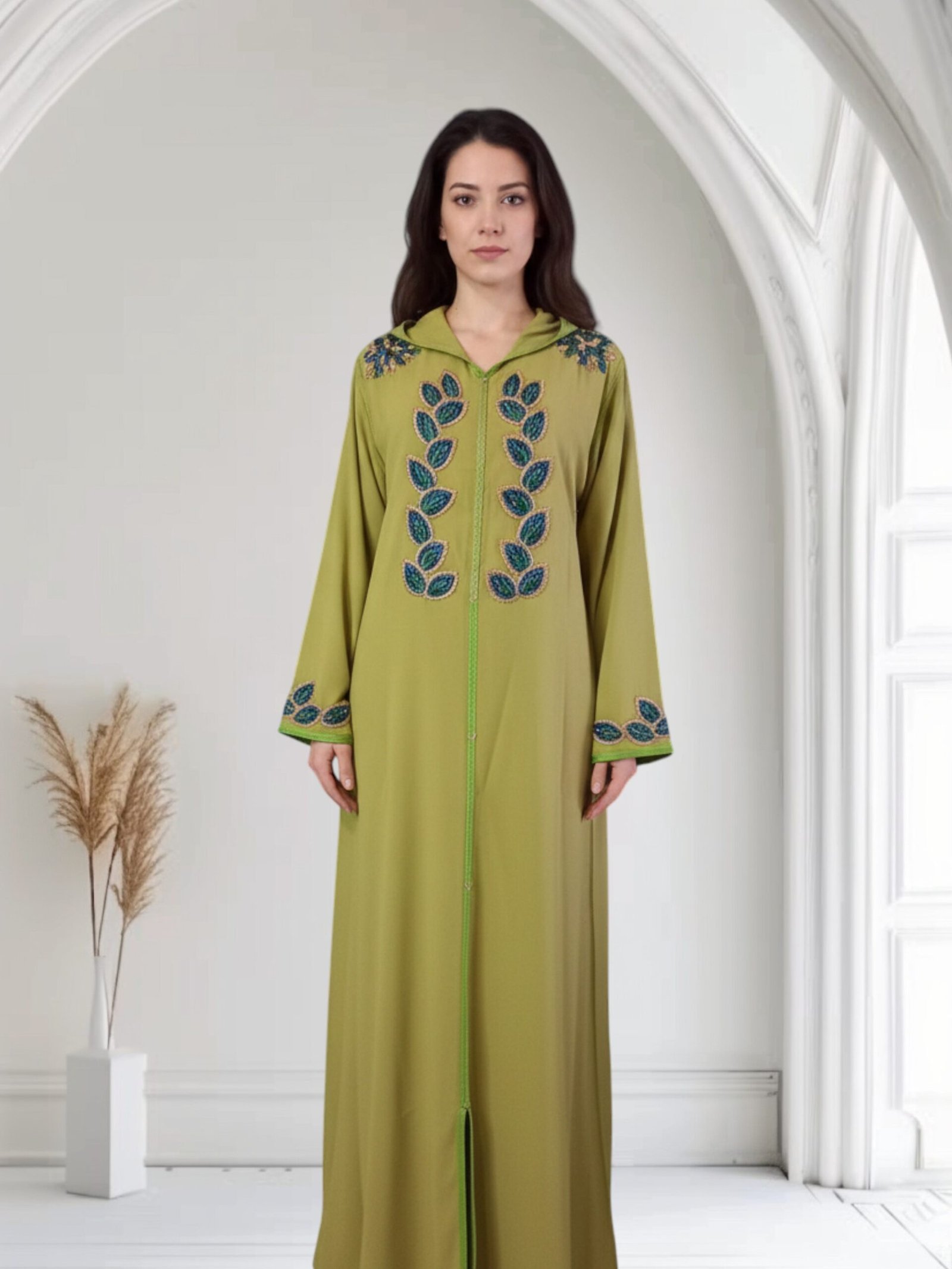 Jellaba marocaine, Djellaba en crêpe de soie perlée, Robe longue avec capuche