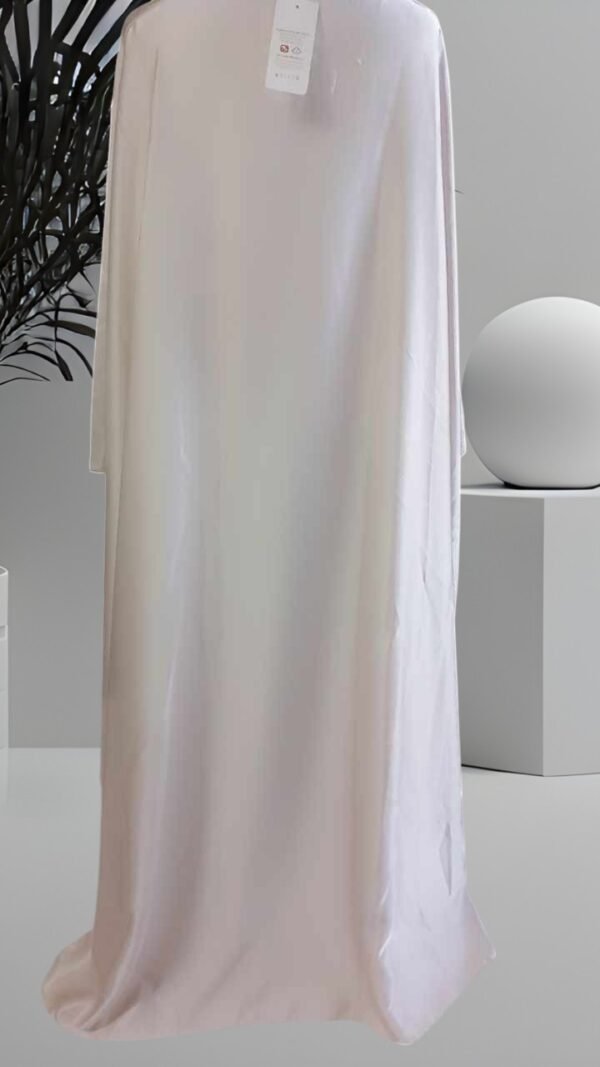 Robe Longue Satinée avec Ceinture à Nouer et Empiècement Cape – Image 4