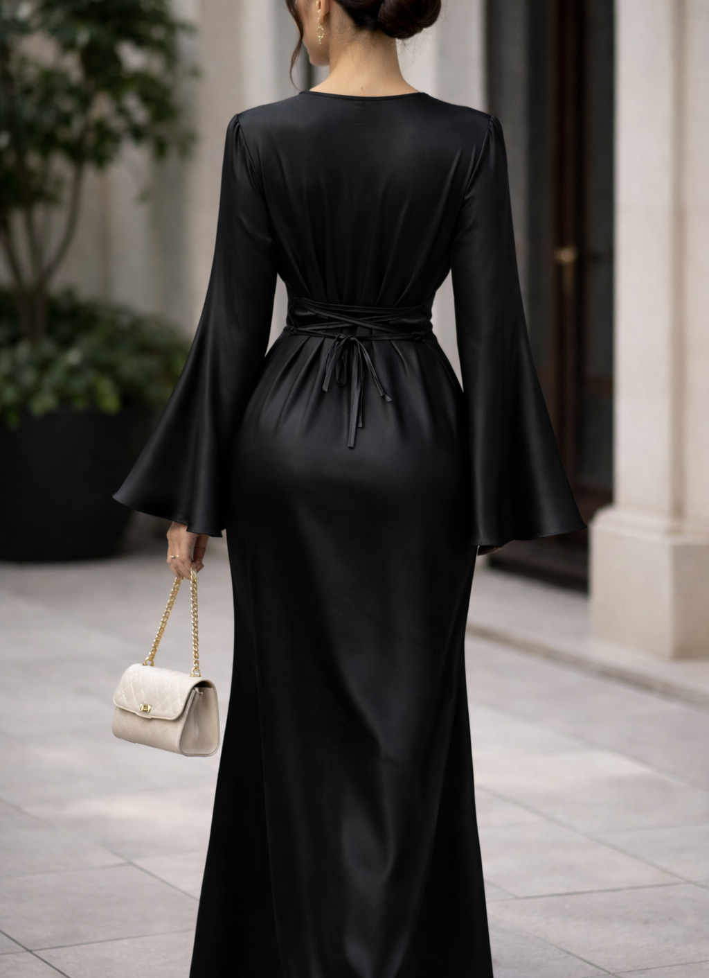 Robe longue satinée manches évasées – Image 3