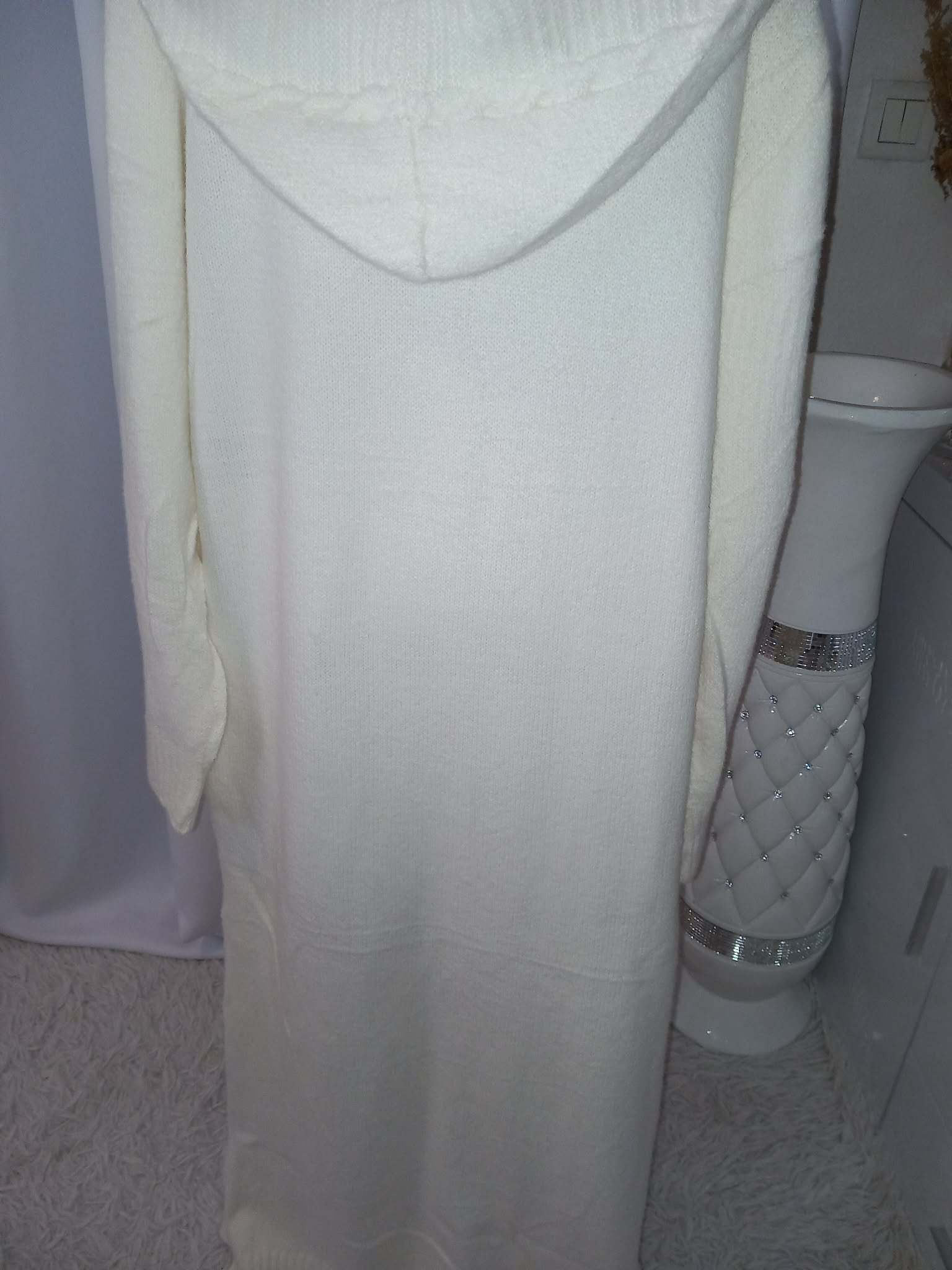 Cardigan Long, Gilet blanc en Grosse Maille avec Capuche et Poches – Image 4