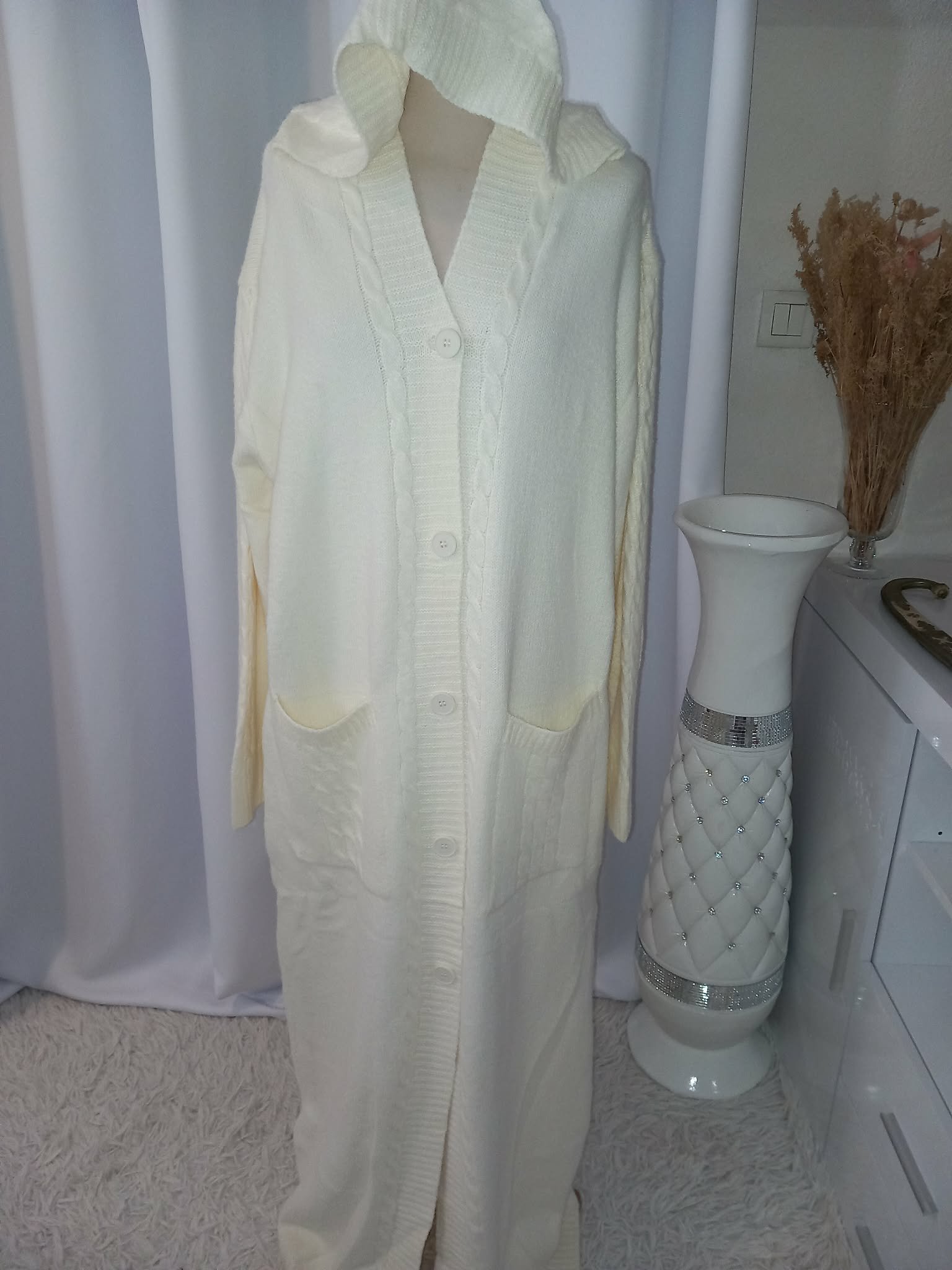 Cardigan Long, Gilet blanc en Grosse Maille avec Capuche et Poches – Image 3