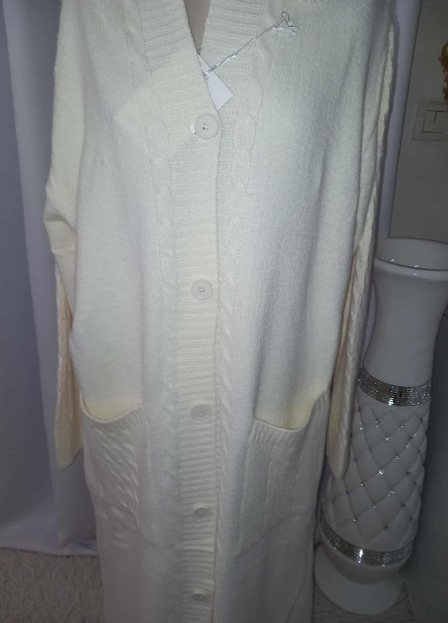 Cardigan Long, Gilet blanc en Grosse Maille avec Capuche et Poches – Image 5