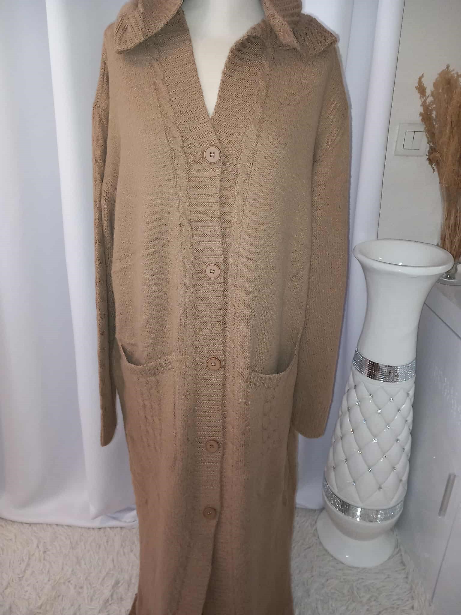 Cardigan Long,Gilet caramel en Grosse Maille avec Capuche et Poches – Image 3