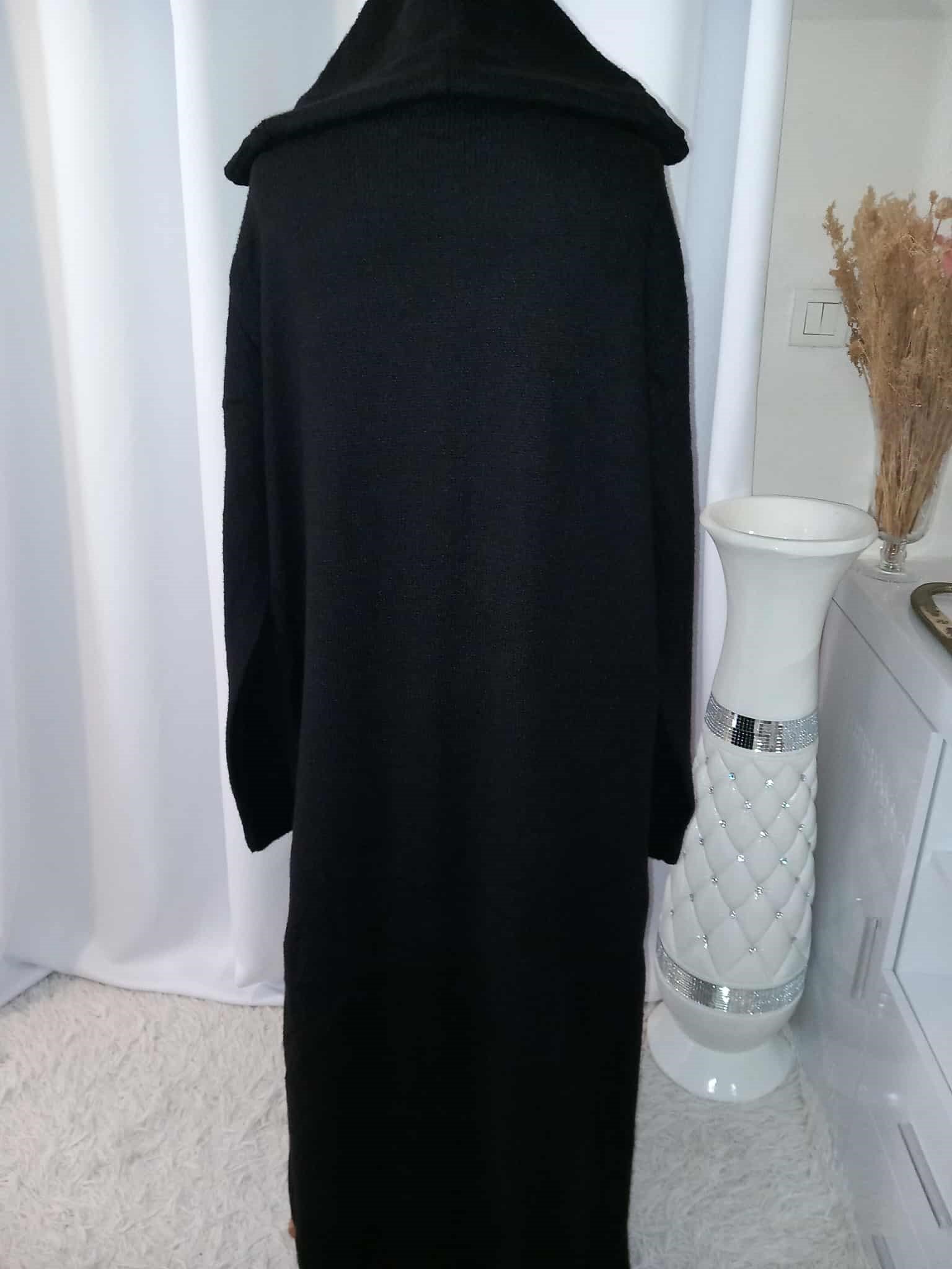 Cardigan Long-Gilet noir en Grosse Maille avec Capuche – Image 3