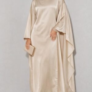 Robe longue satinée avec cape à l’arrière – Beige – Taille unique